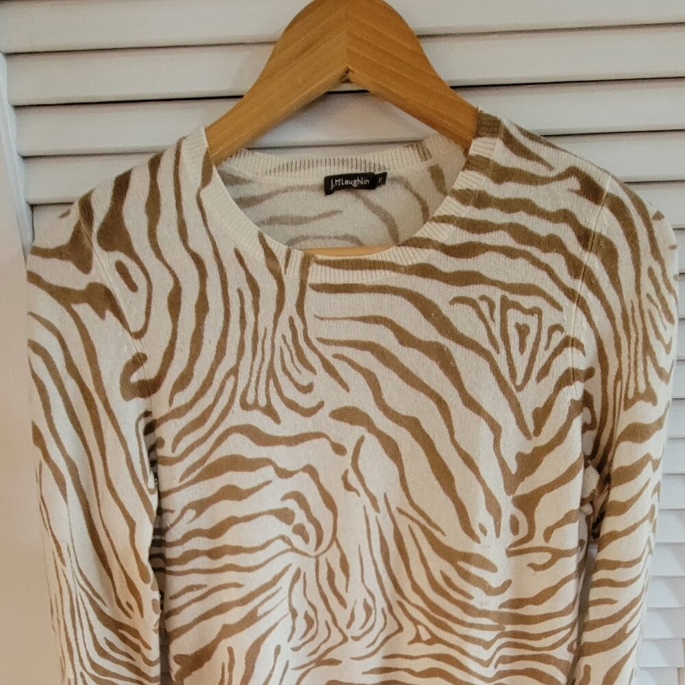 Women's J Mclaughlin 100% cashmere pull over sweater.